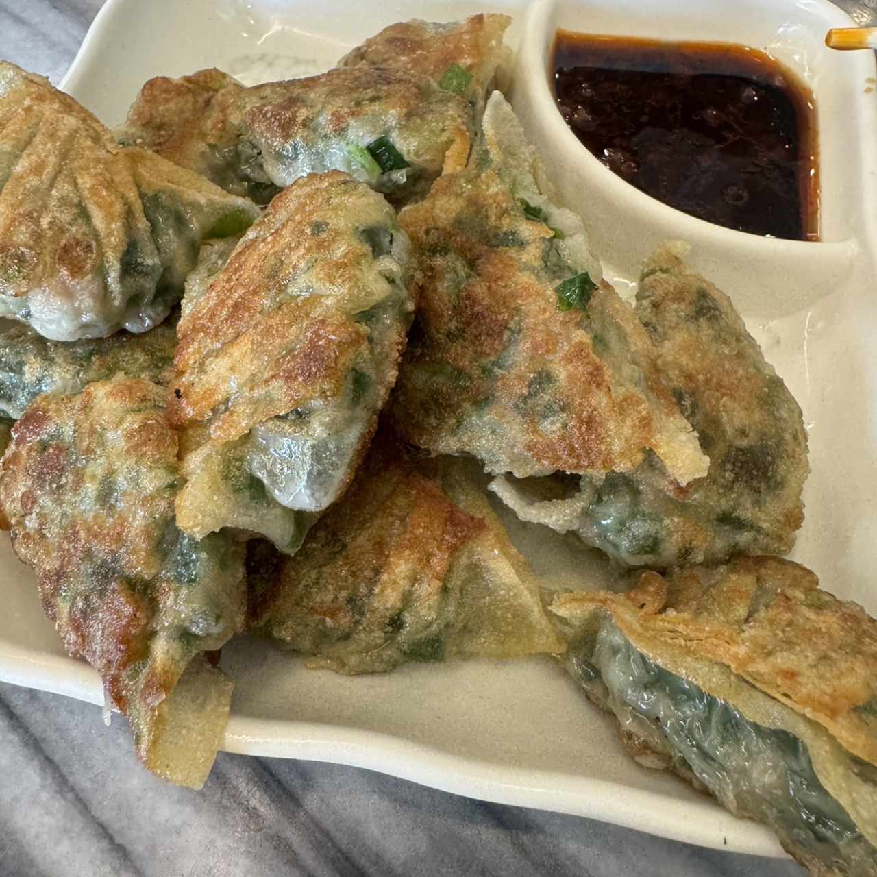 Dumpling de puerco con cebollina