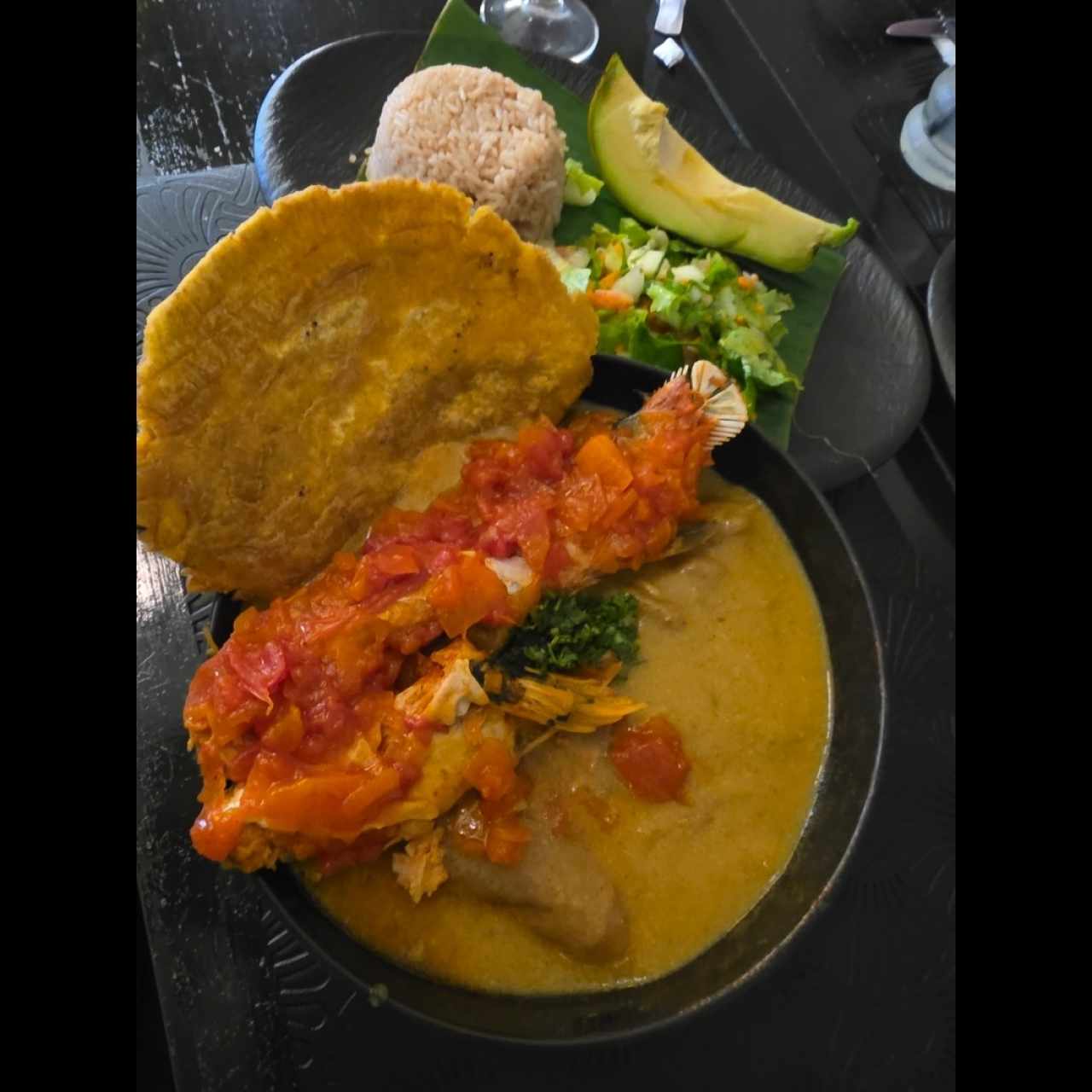 Sancocho de pescado (sólo sábados) 