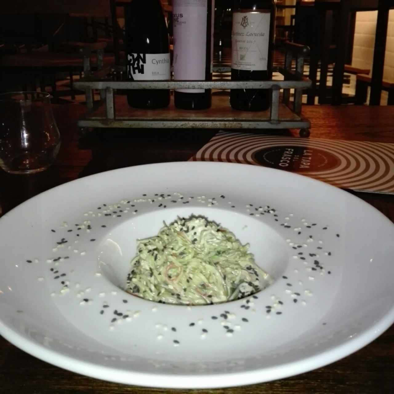 ensalada de algas con cangrejo