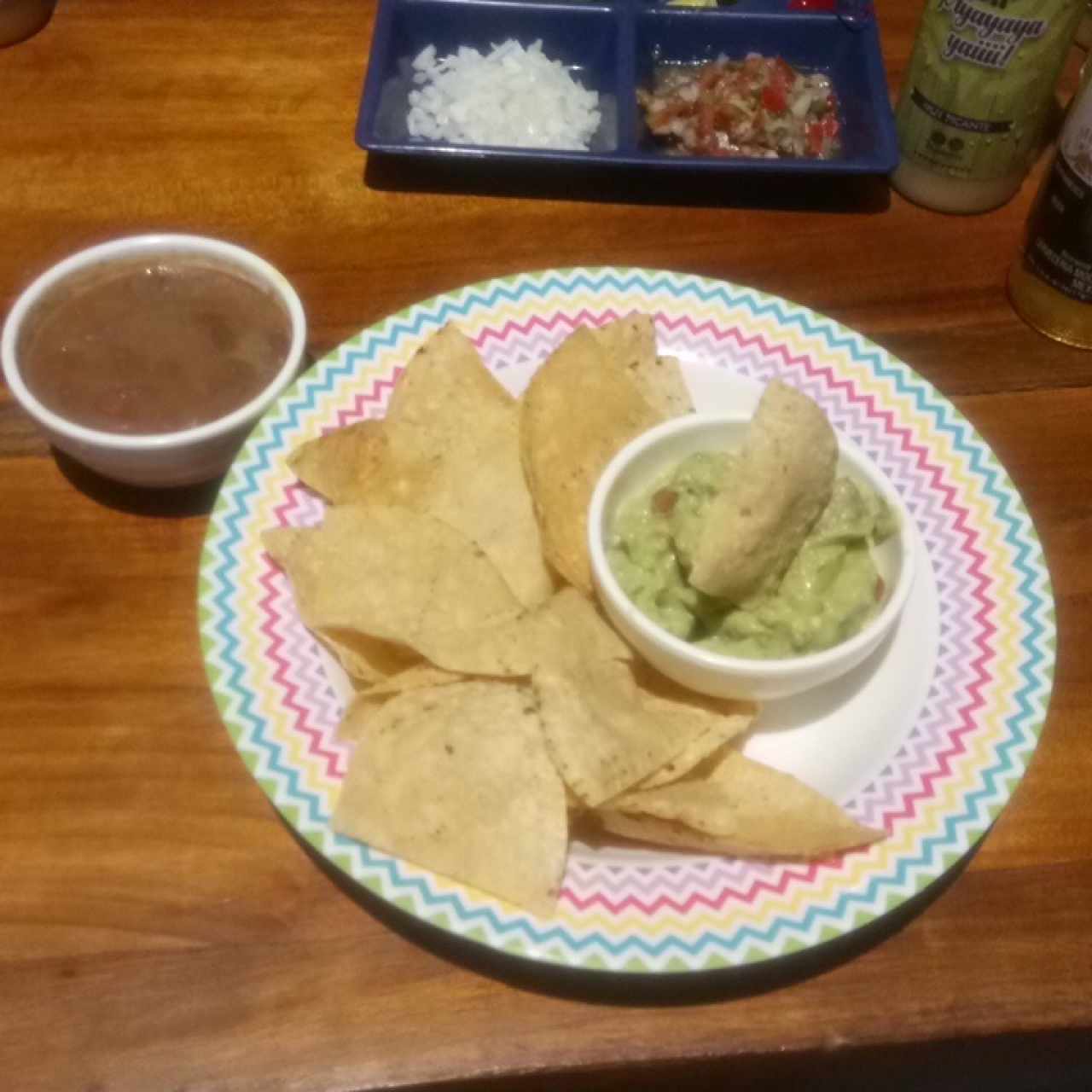 Nachos con Totopos y Guacamole