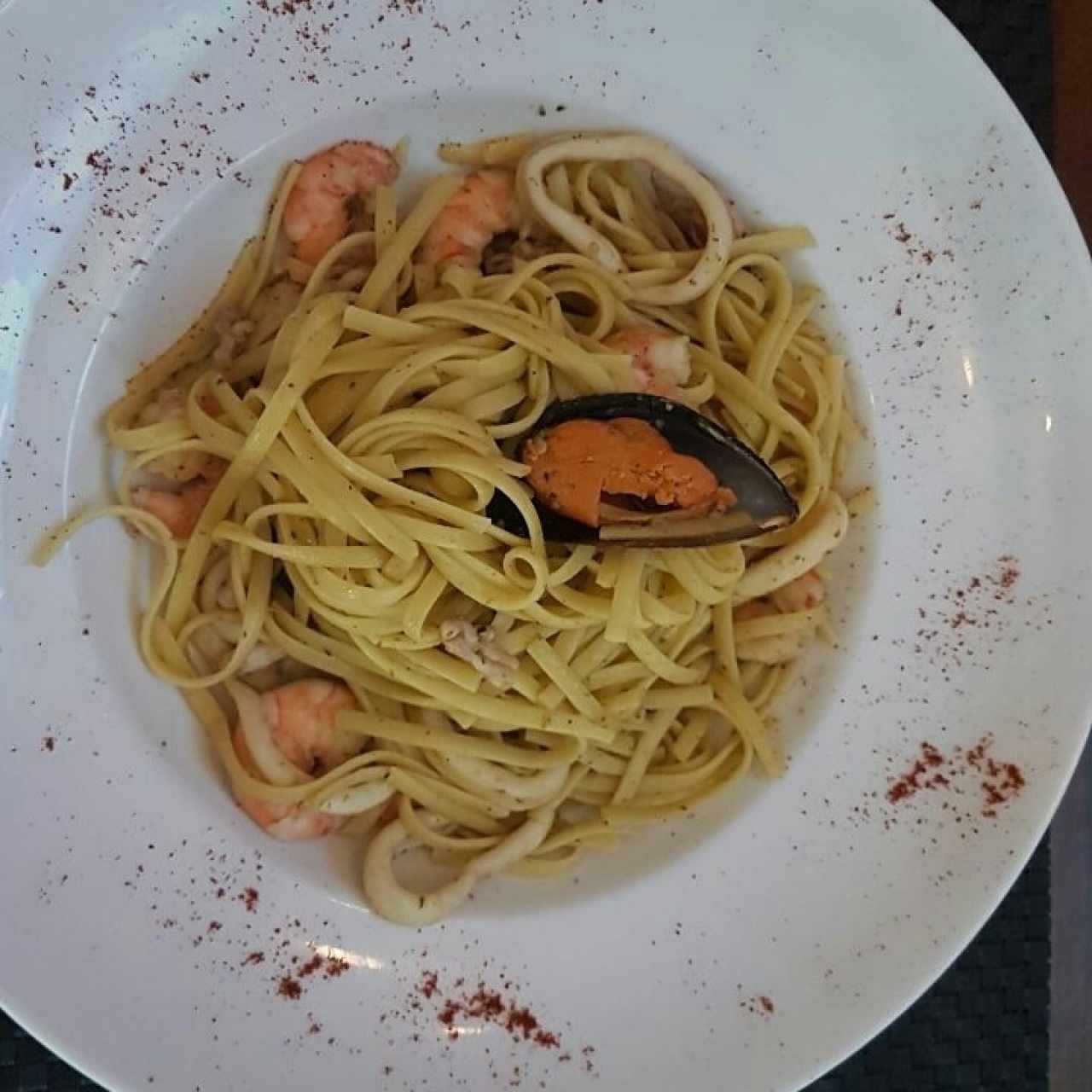 Fetuccini fruti di mare en pesto