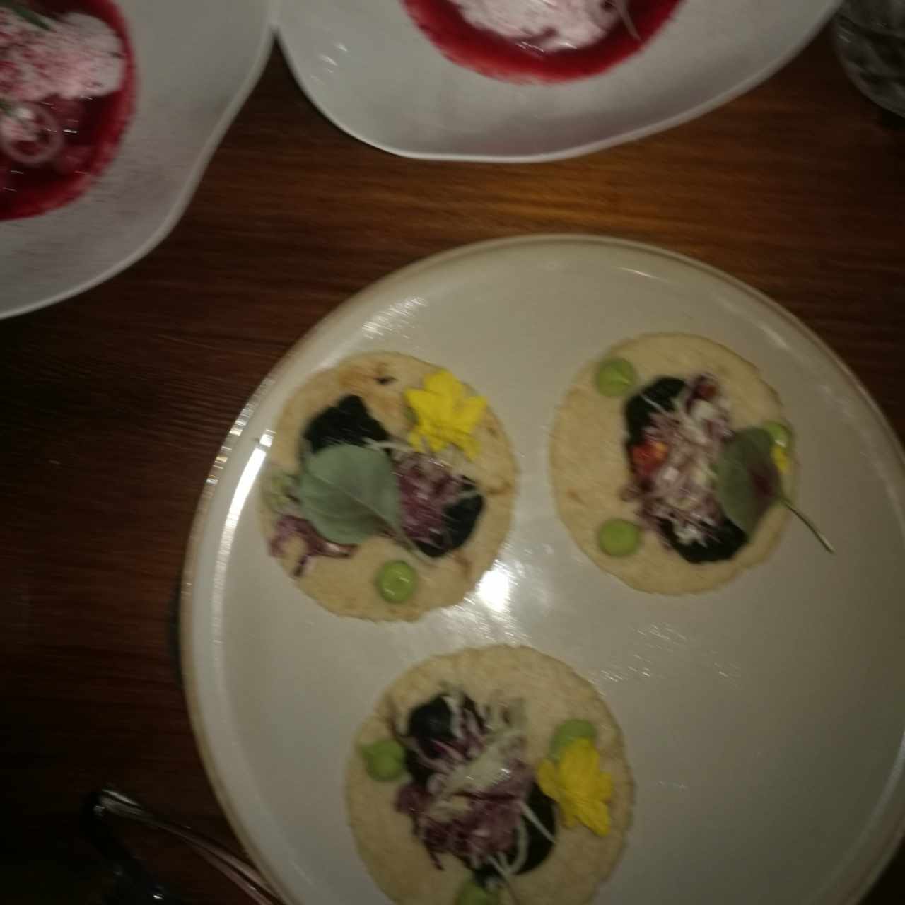 taquitos de pescado con tinta de calamar
