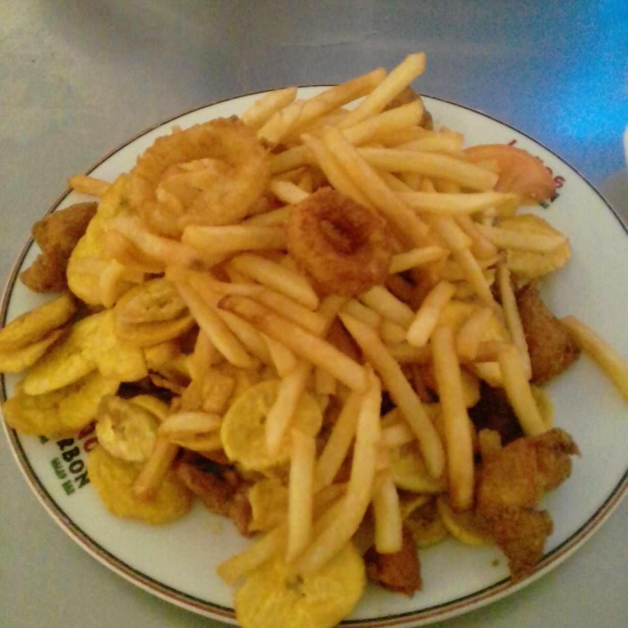 picada mixta con salsas