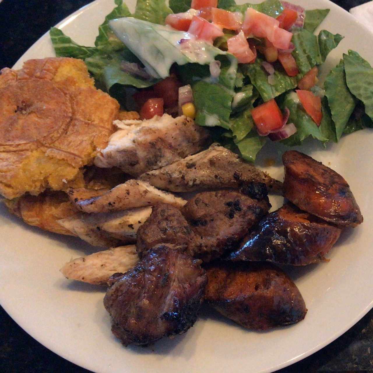 Parillada Mixta de 2 con Patacones y Ensalada