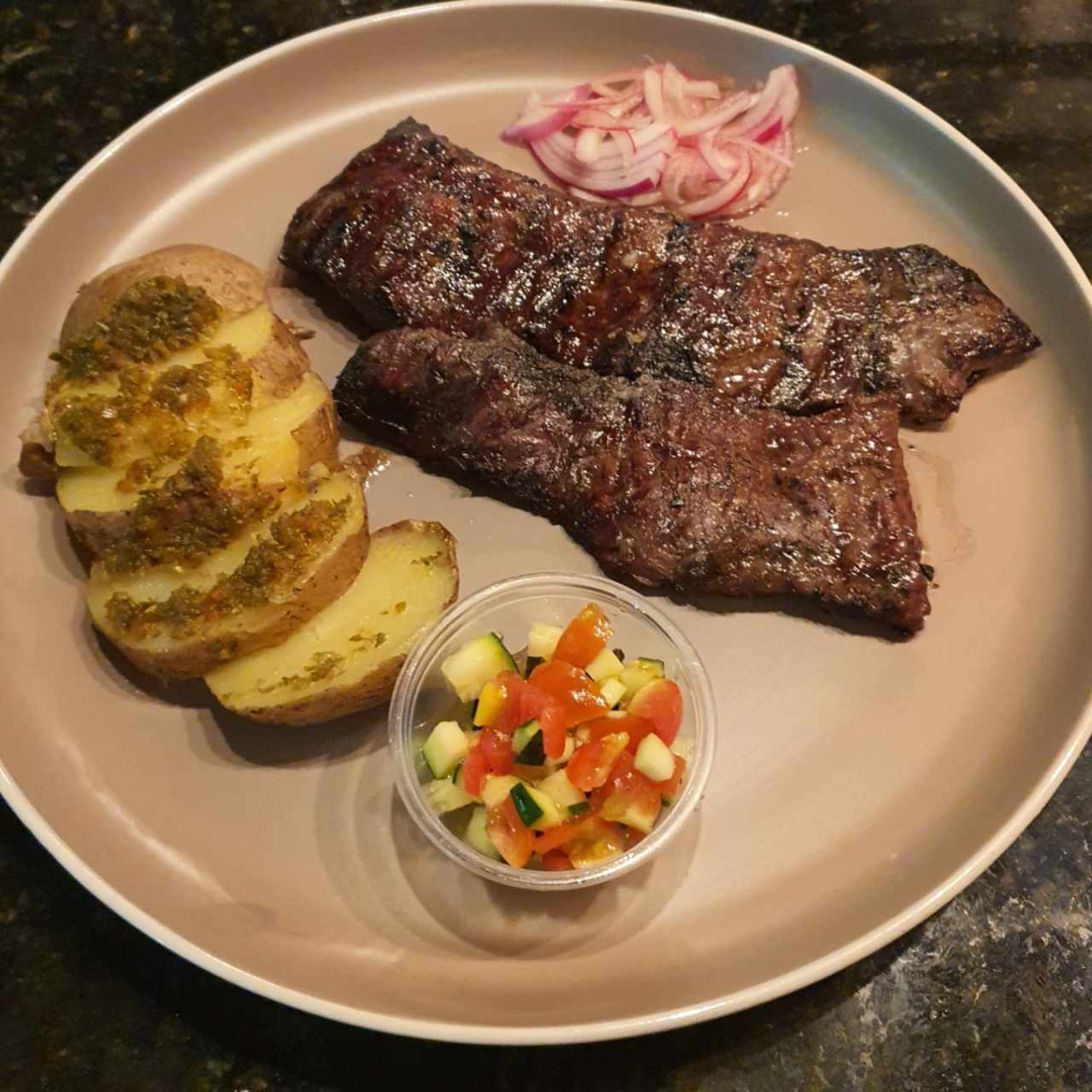 Entraña con Papa Asada