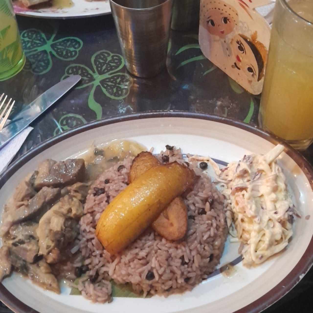 lechona con arroz con guandu