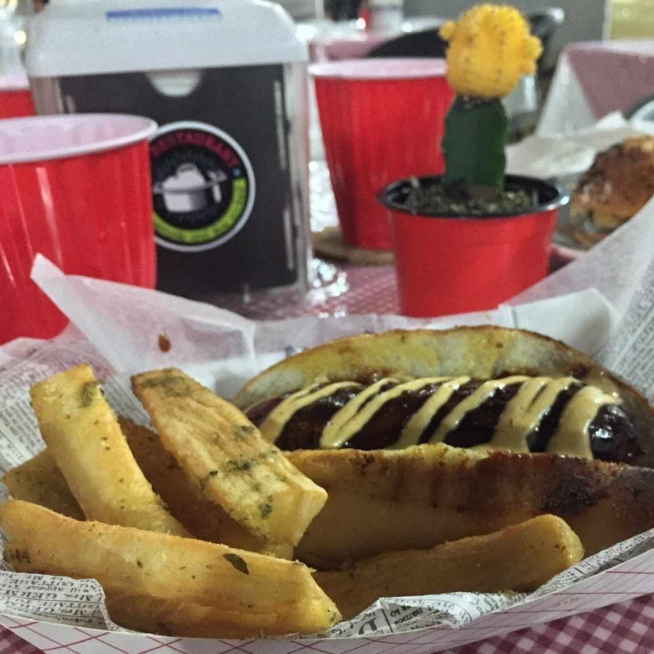 choripan con yuca frita