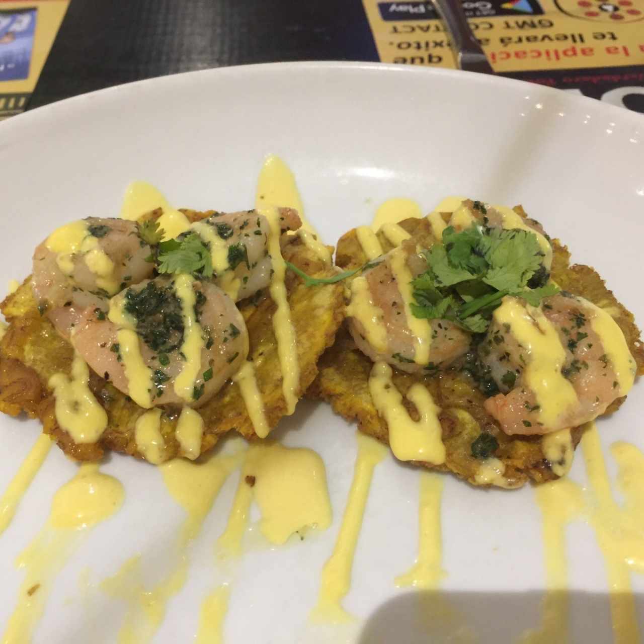 patacon con camaron al ajillo