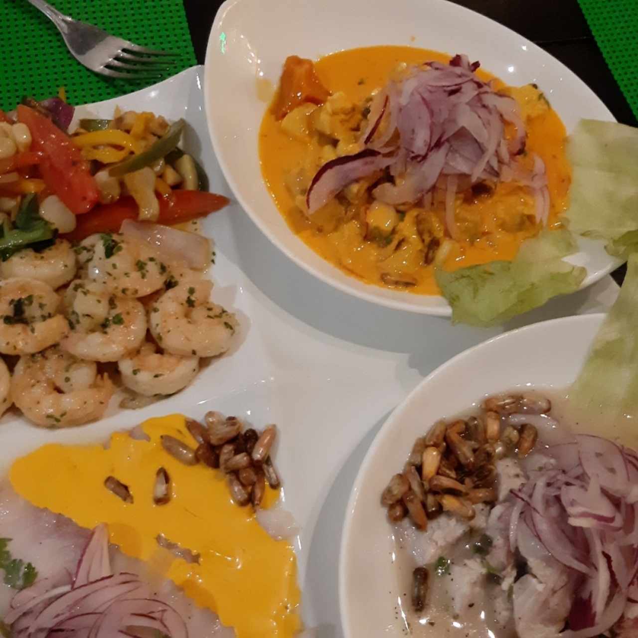 para 2 personas, ceviche, tiraduto tricolor y camarones al ajillo