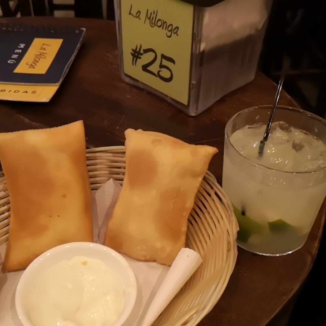 pasteis e Caipirnha