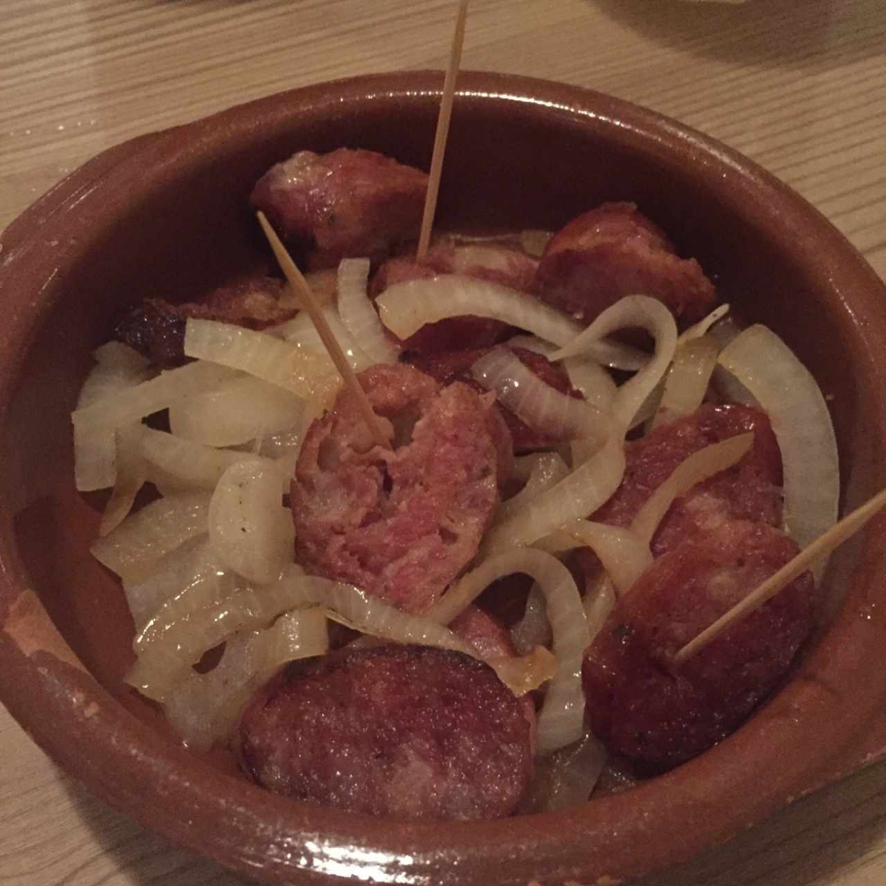 Linguiça encebolada
