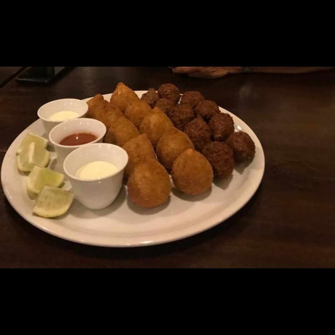 Salgados brasileños - Coxinha y kibes. 