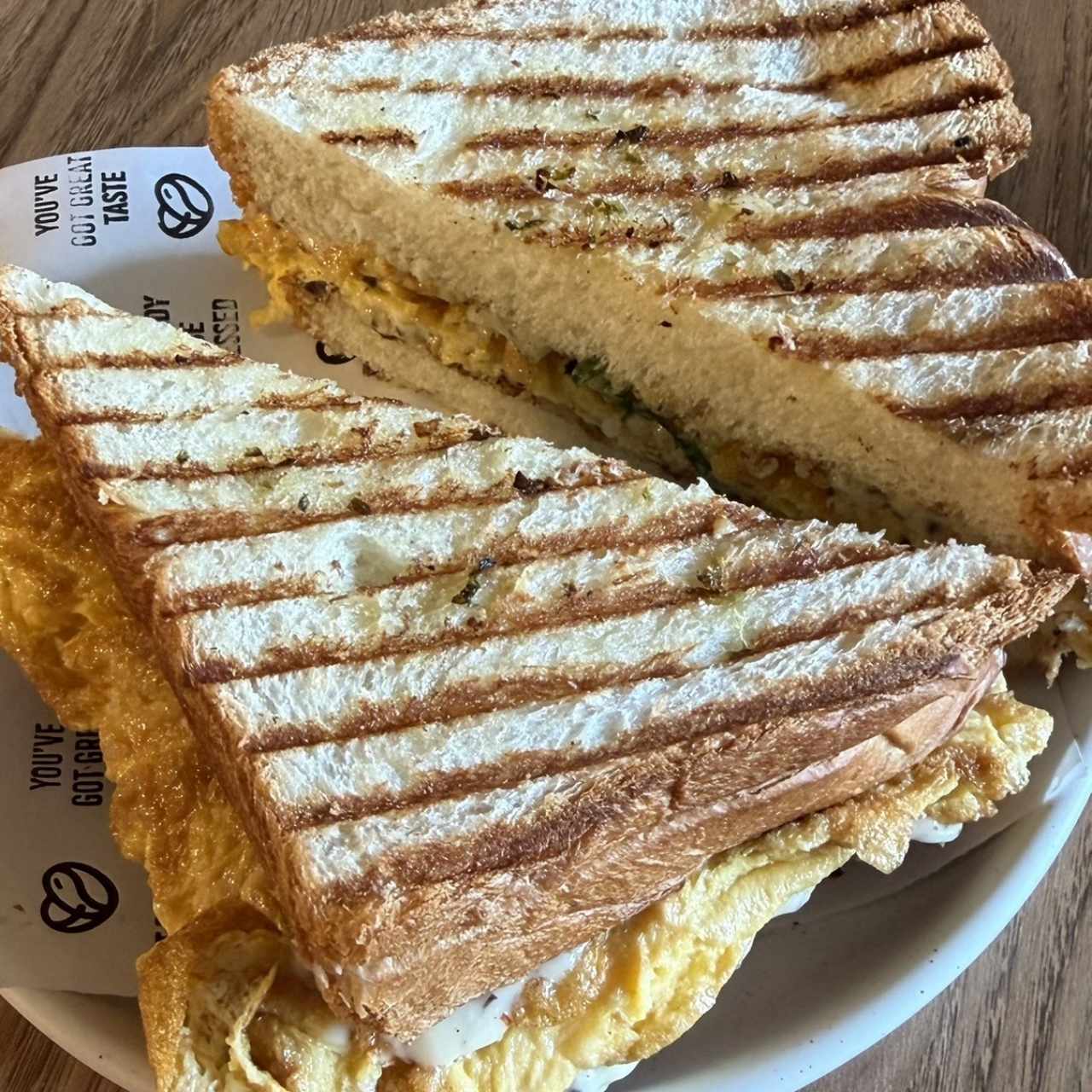 EGGS & TRUFFLE BREAKFAST SANDWICH