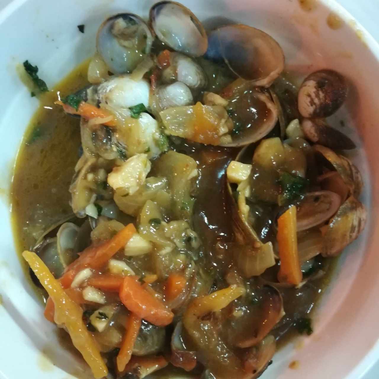 almejas en salsa criolla