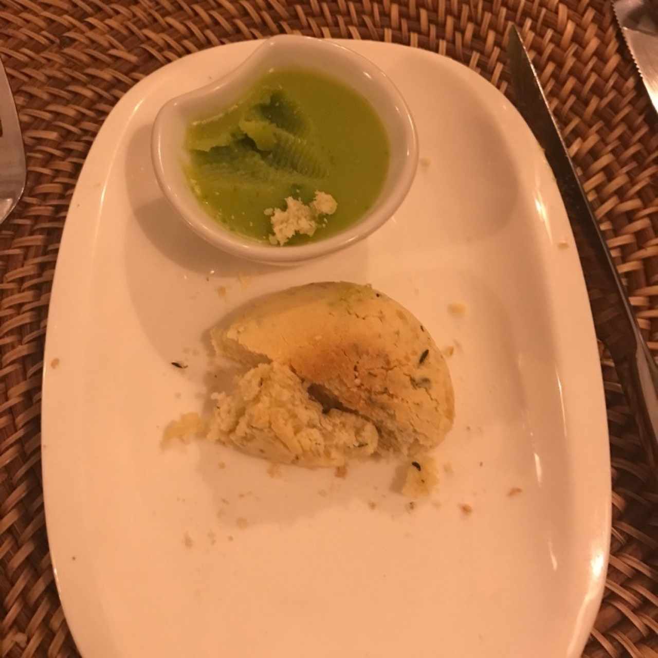 Pan de yuca y mantequilla finas hiervas 