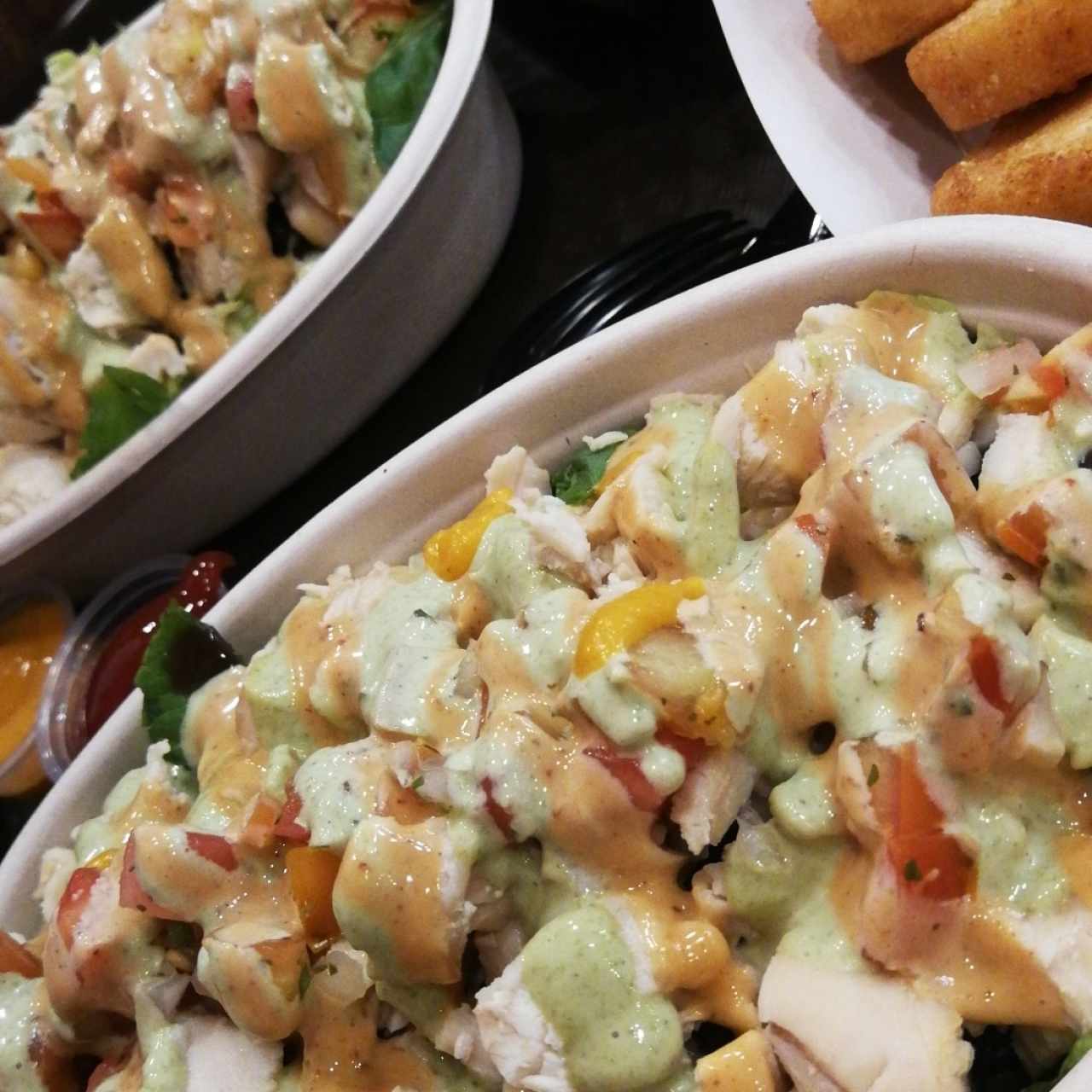 chicken bowl con arepitas