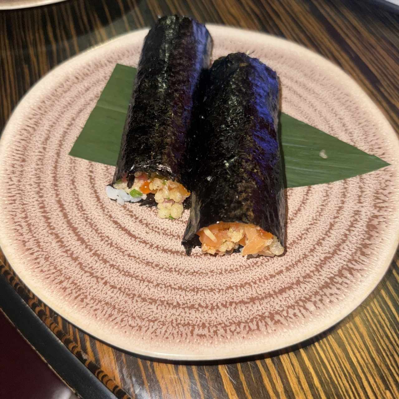 Salmon handroll