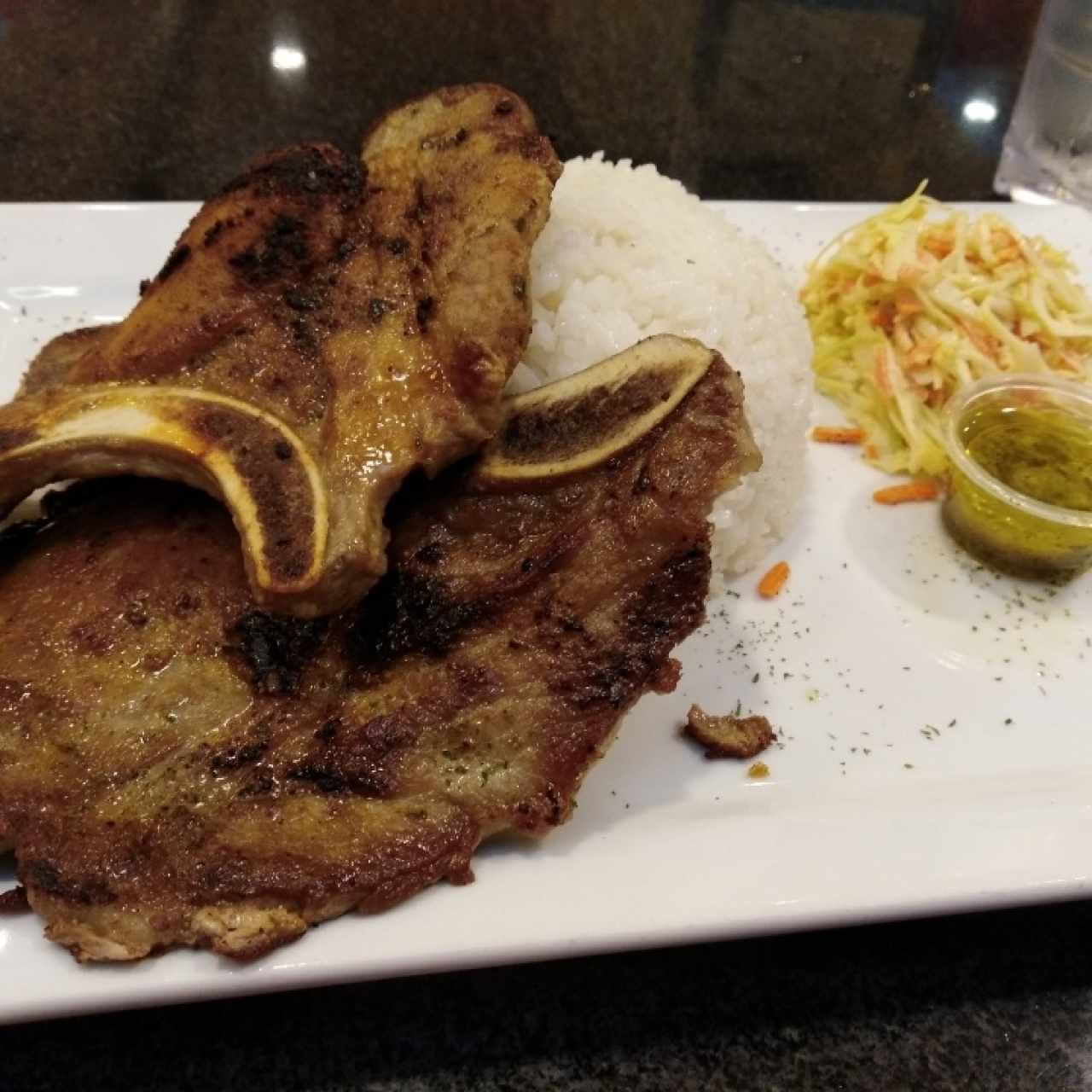 chuleta con salsa chimichurr