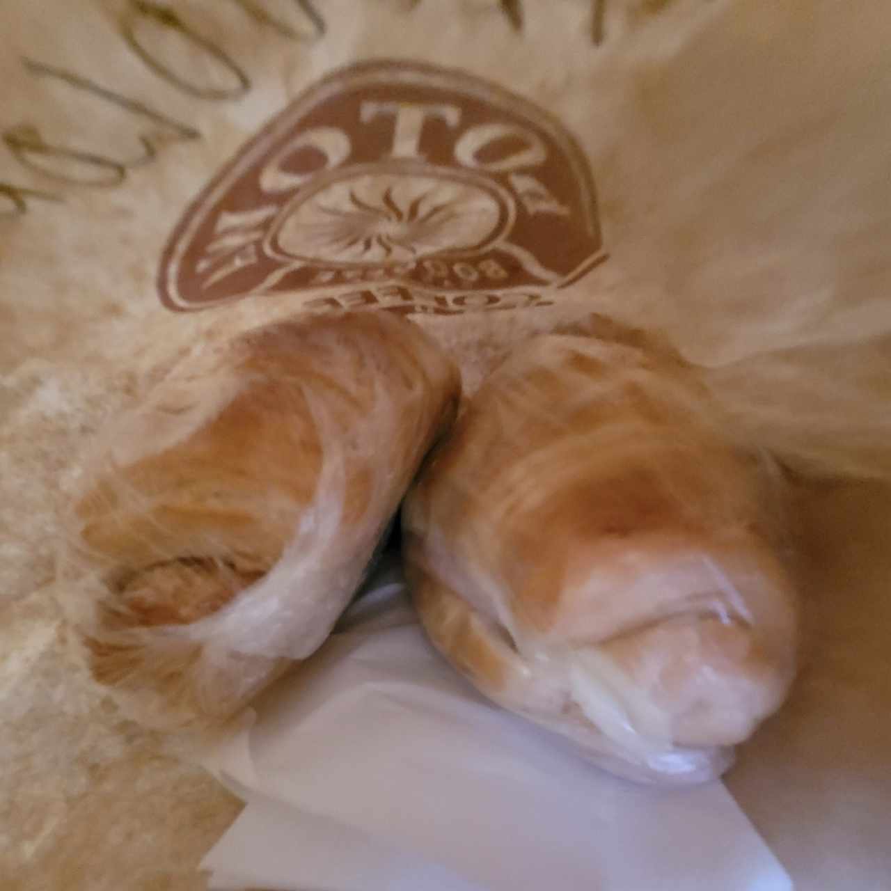 croissant pavo y provolone 
