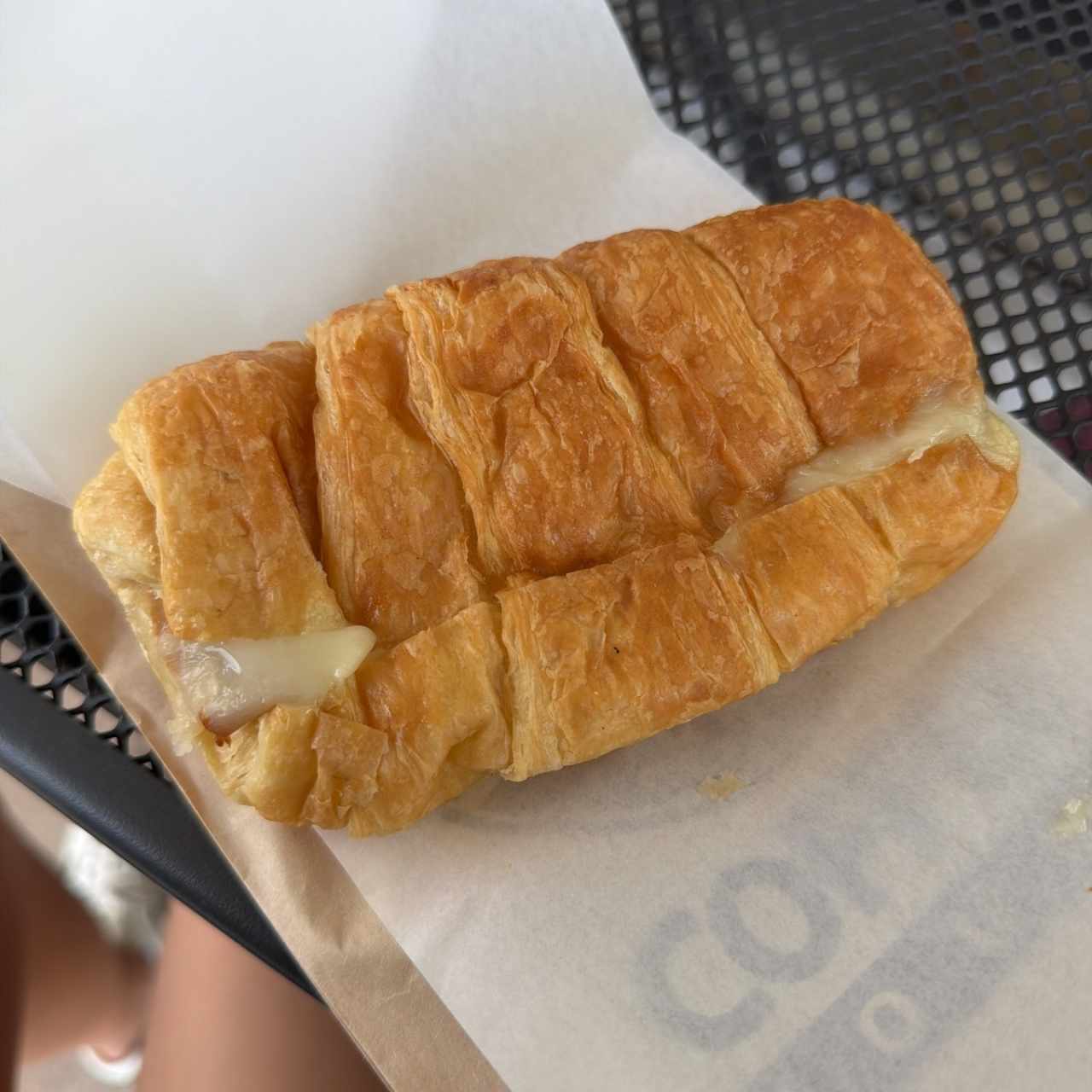 Croissant Pavo con Provolone