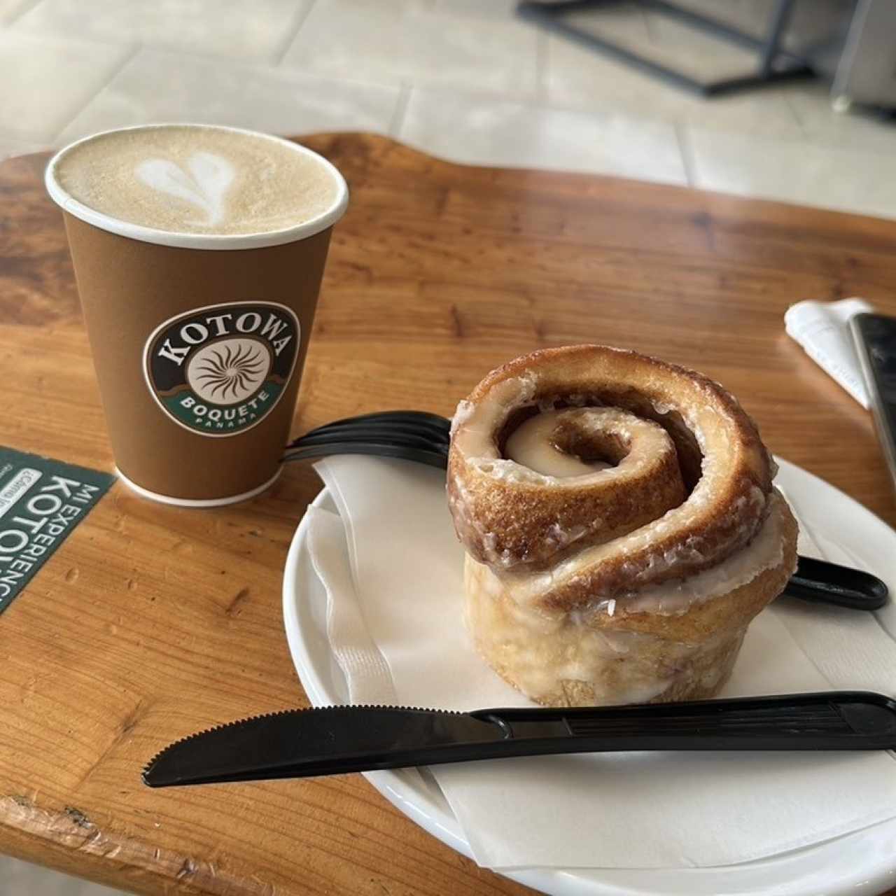 PASTELERÍA DULCE - Cinnamon Roll