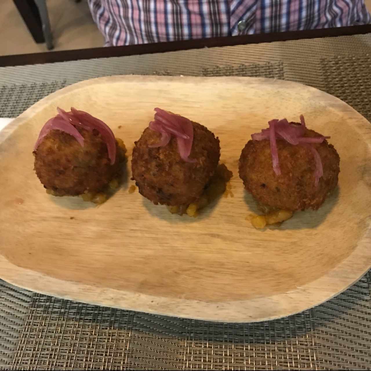 croquetas Arancini con salsa de plátano