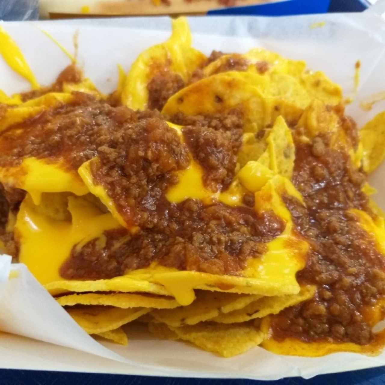 nachos con chili y queso