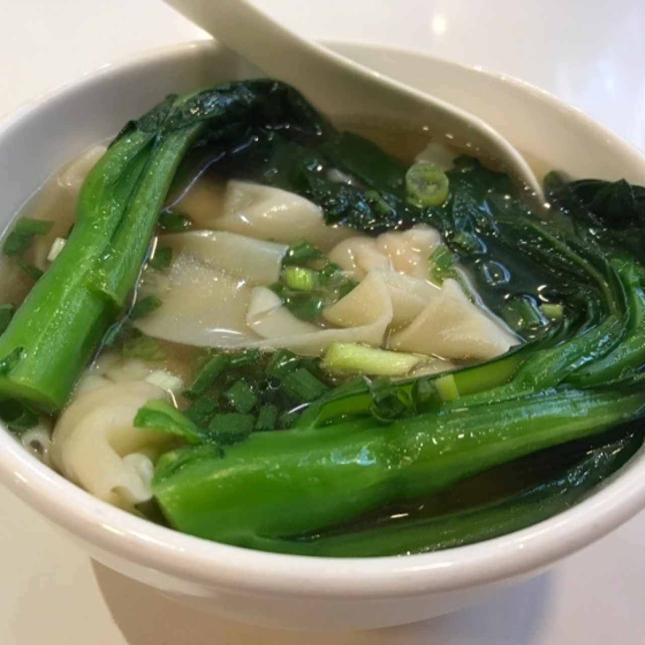 Sopa de wanton de camarón sin fideos (10 unidades)