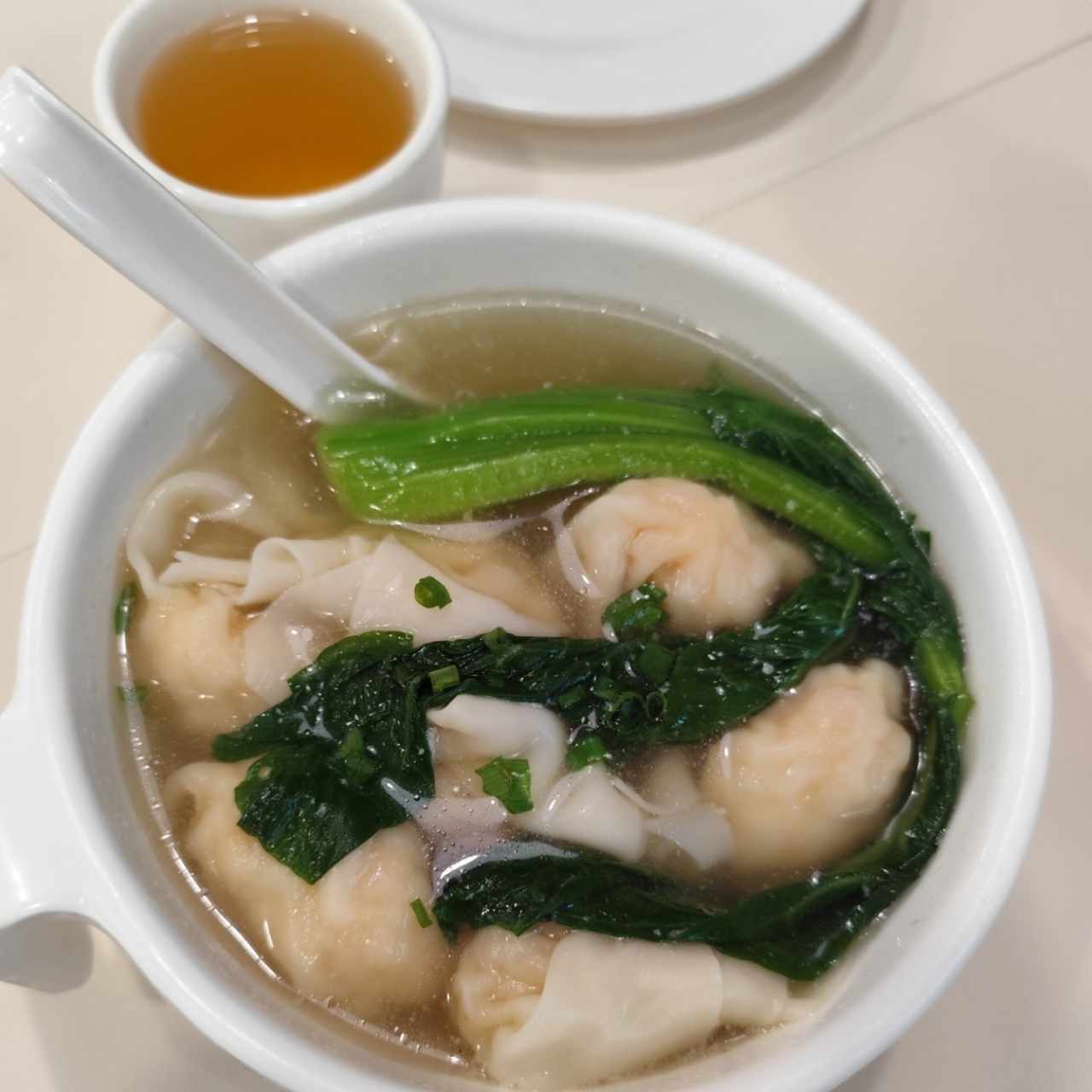 SOPA DE WANTON DE CAMARONES