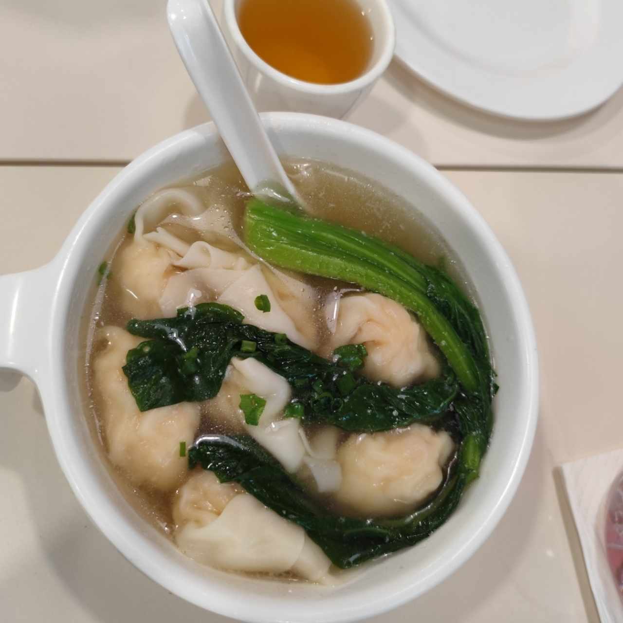 SOPA DE WANTON DE CAMARONES