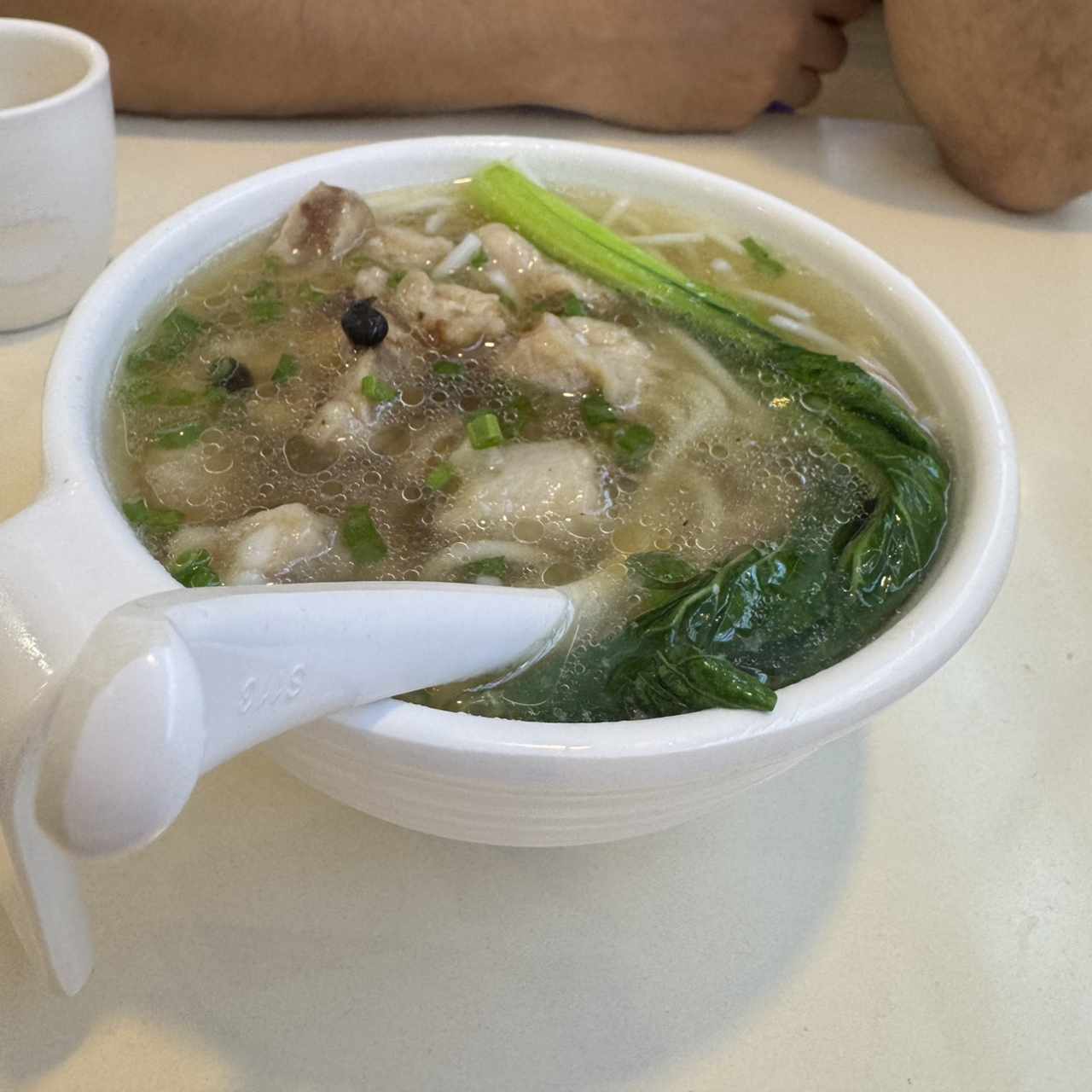 SOPA DE COSTILLA CON FIDEOS