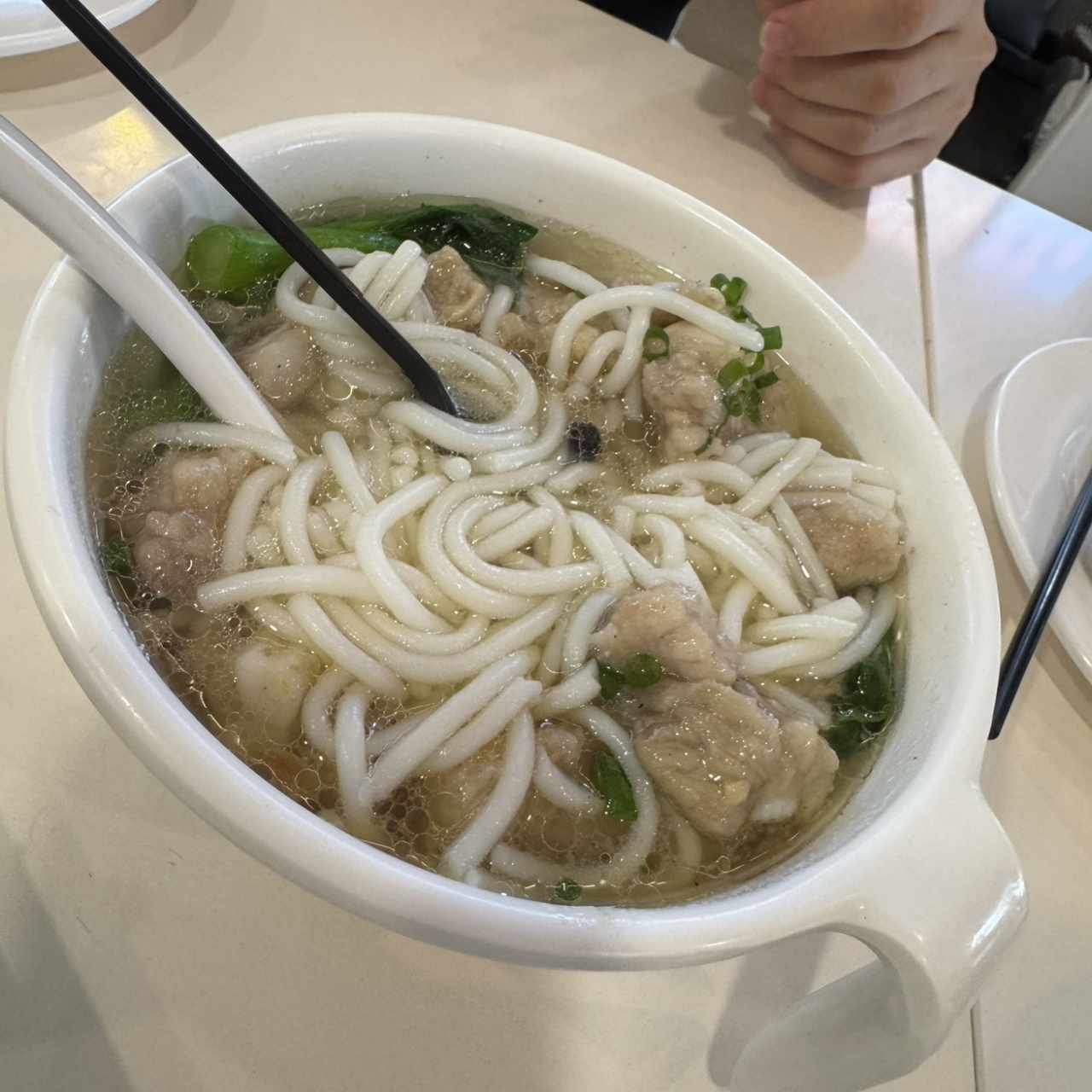 SOPA DE COSTILLA CON FIDEOS