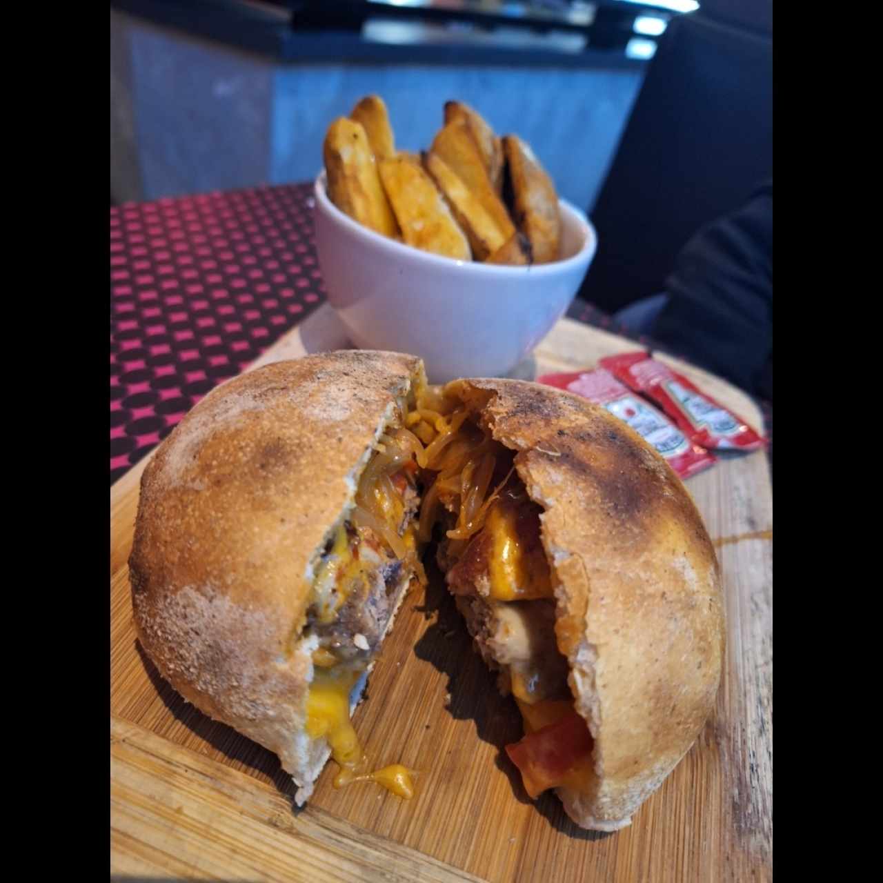 Wrapped Burger - La Burguesa