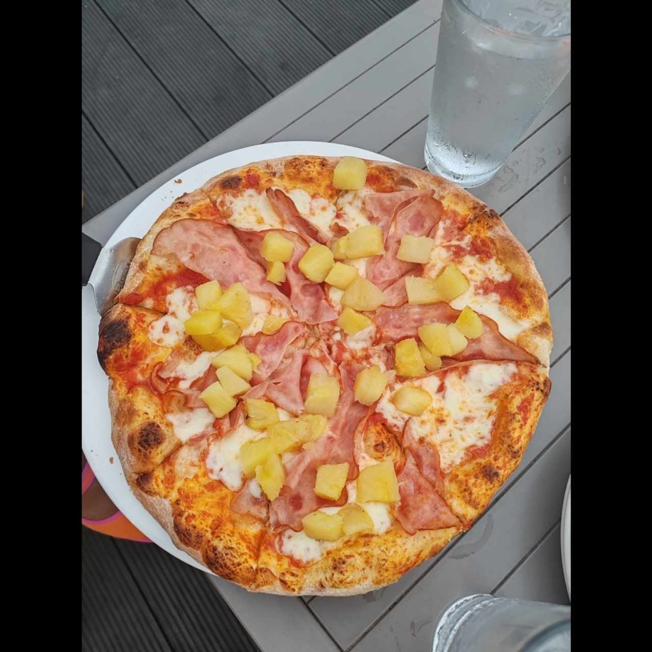 Hawaiana estaba buena