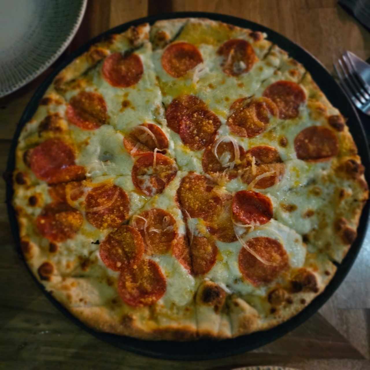 Quattro Formaggi salamino e Cipolla