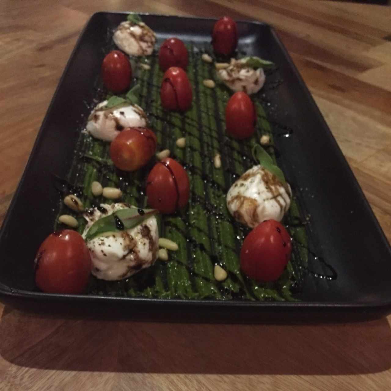 ensalada.. Caprese alla bufala e pinoli