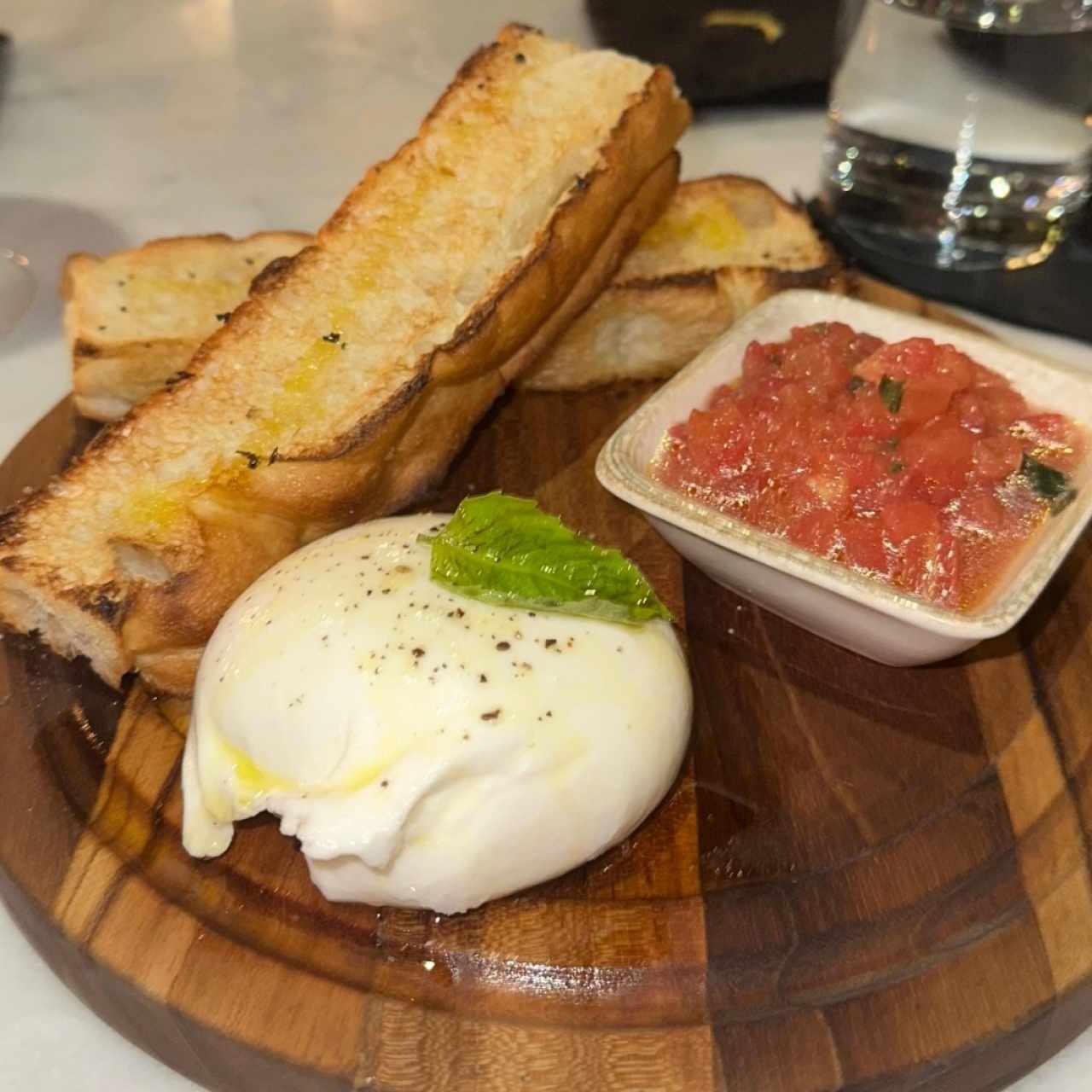 Antipasti - Burrata Semplice