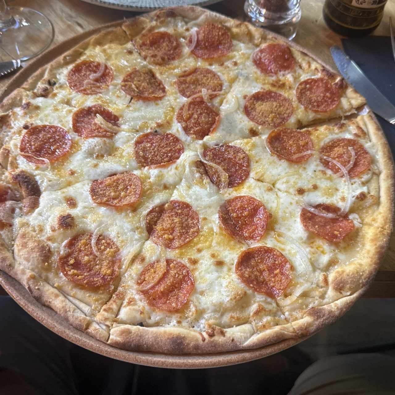 Quattro Formaggi salamino e Cipolla