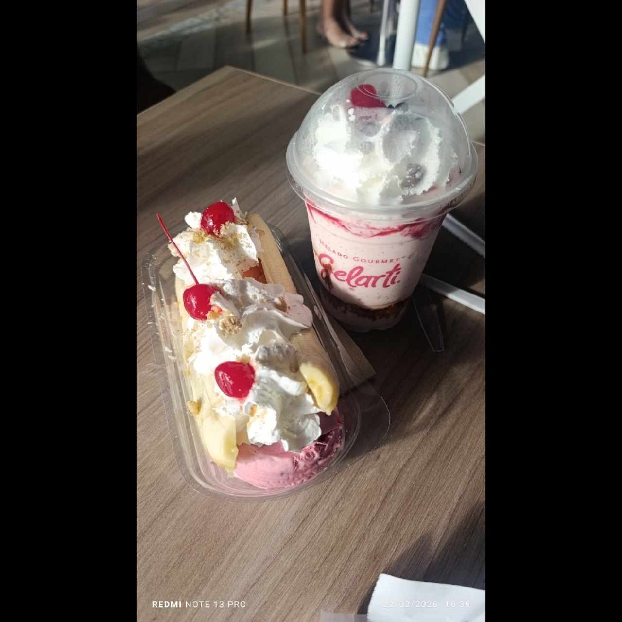 Banana split y milkshake cherry cronchy