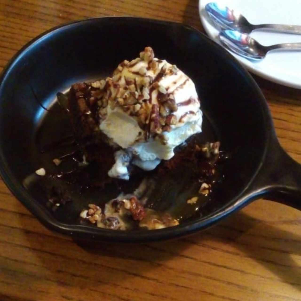 brownie y helado