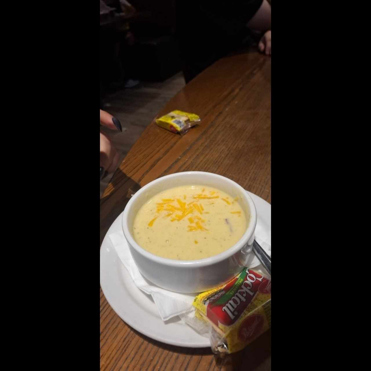 Saladas & Soup - BROCCOLI CHEESE SOUP