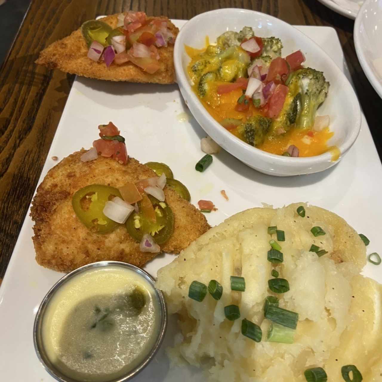 Milanesas con puré y ensalada búdalo