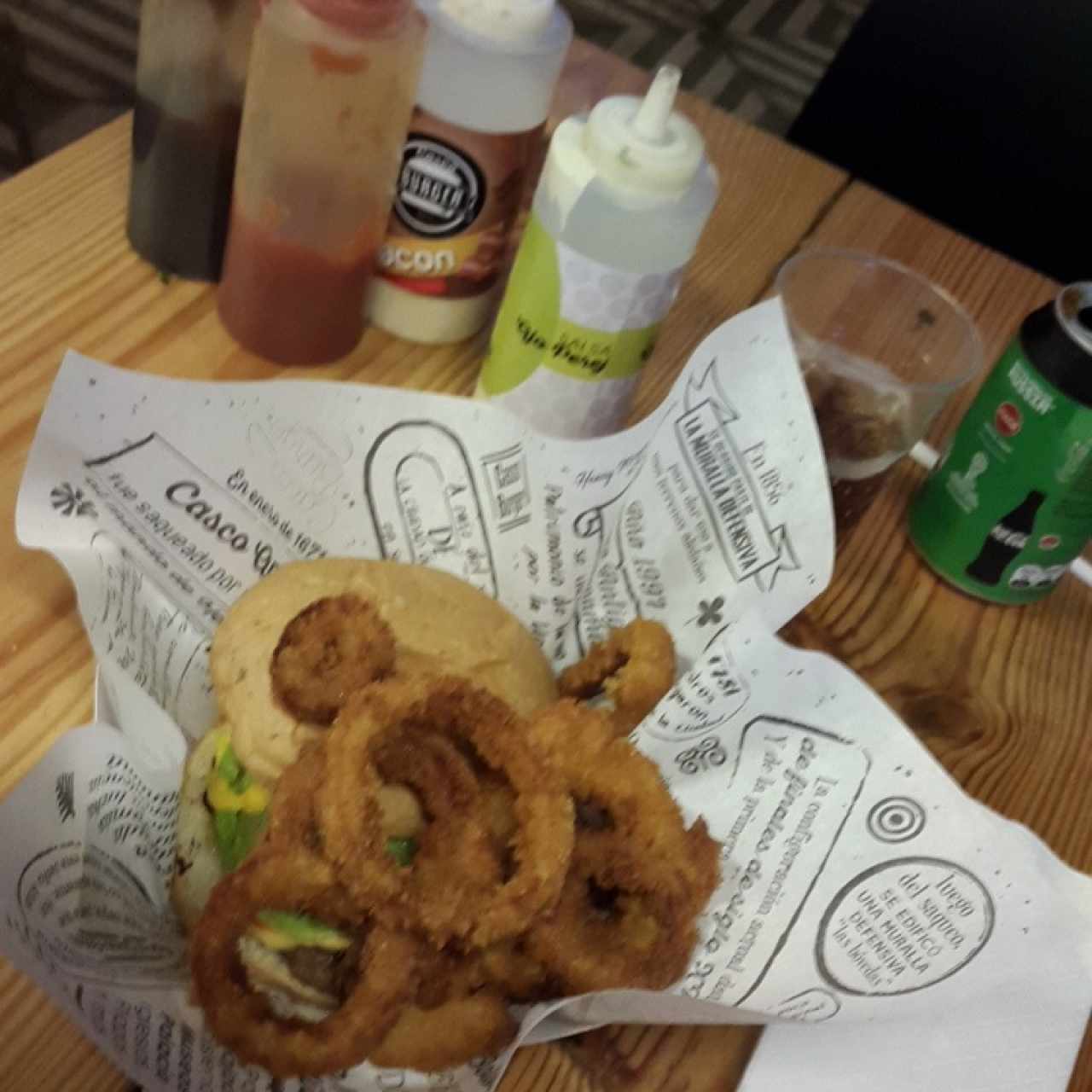 cheese burger y cebollas
