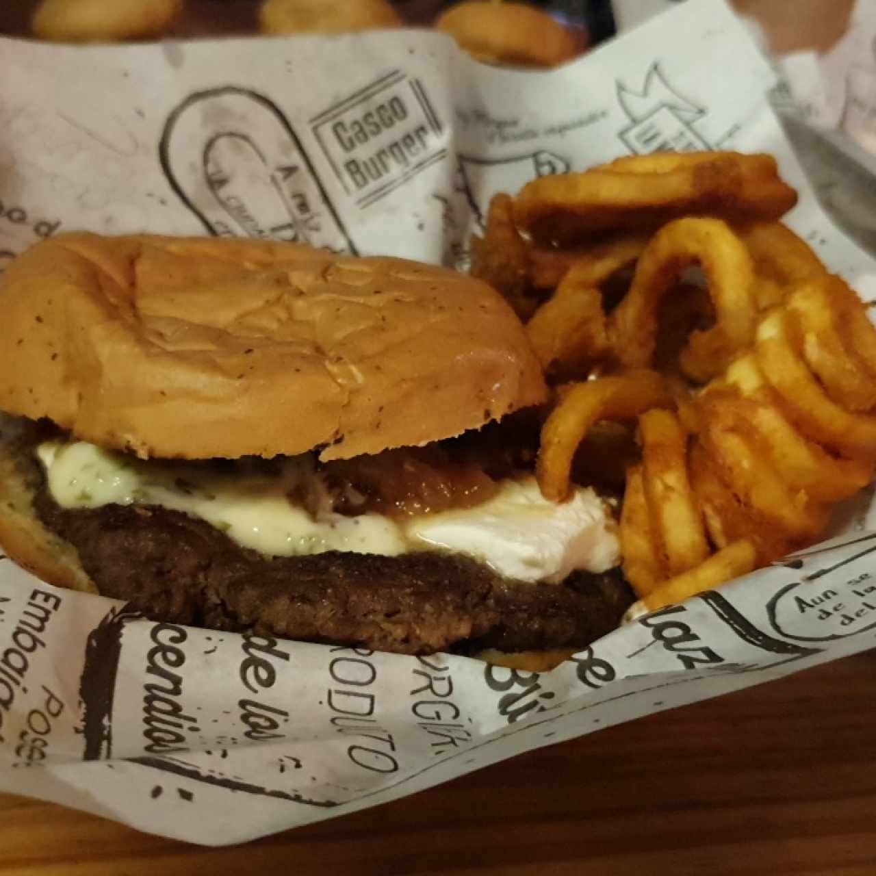 Casco Burger