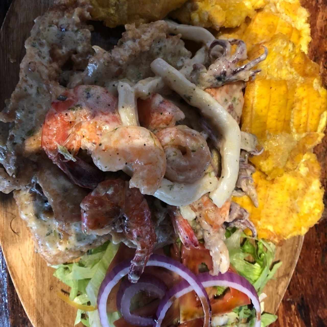 Filete de Pescado en Salsa de Mariscos