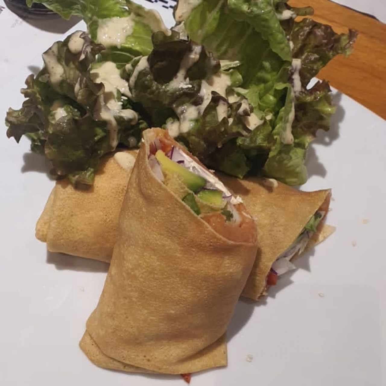 Crepe salado envuelto de salmón