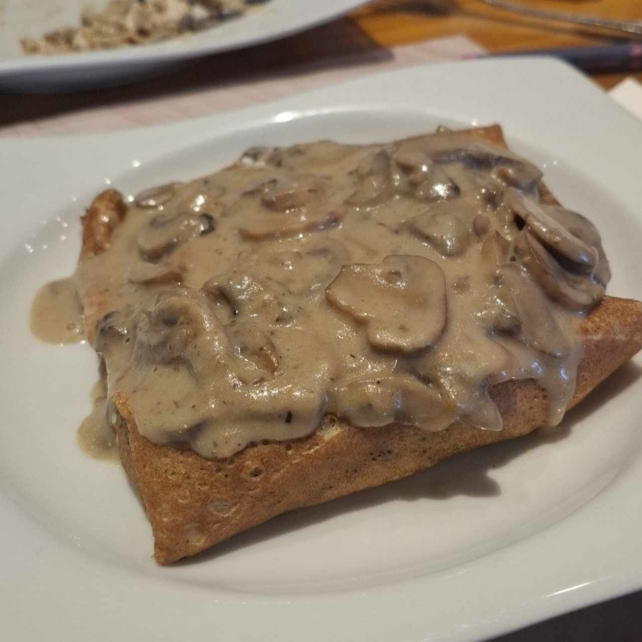 Espinaca con Queso y Salsa de Champiñones