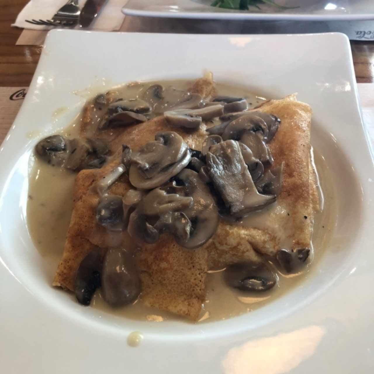 Crepe de pollo con champiñones y queso