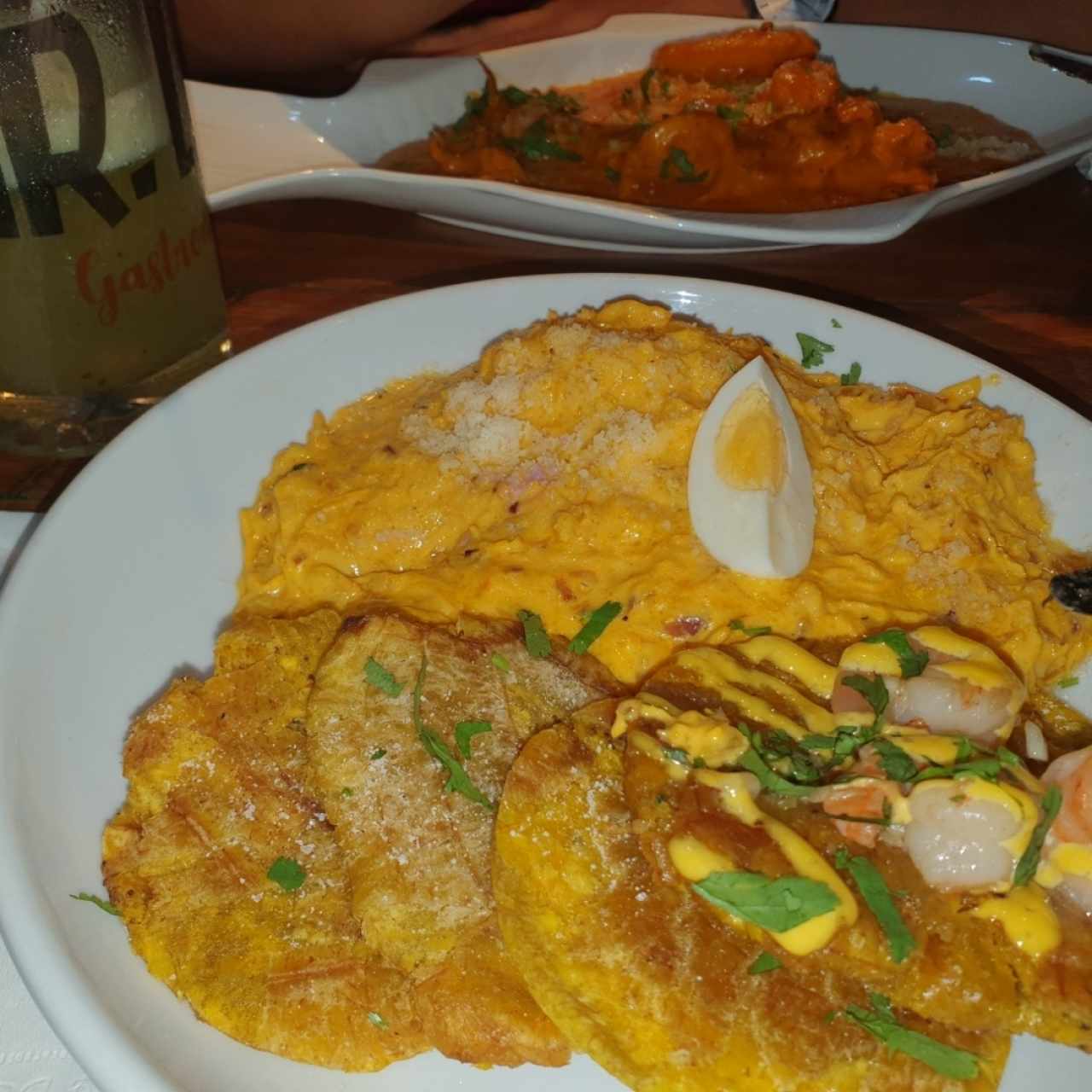 Pescado a lo macho y Pollo en salsa de aji