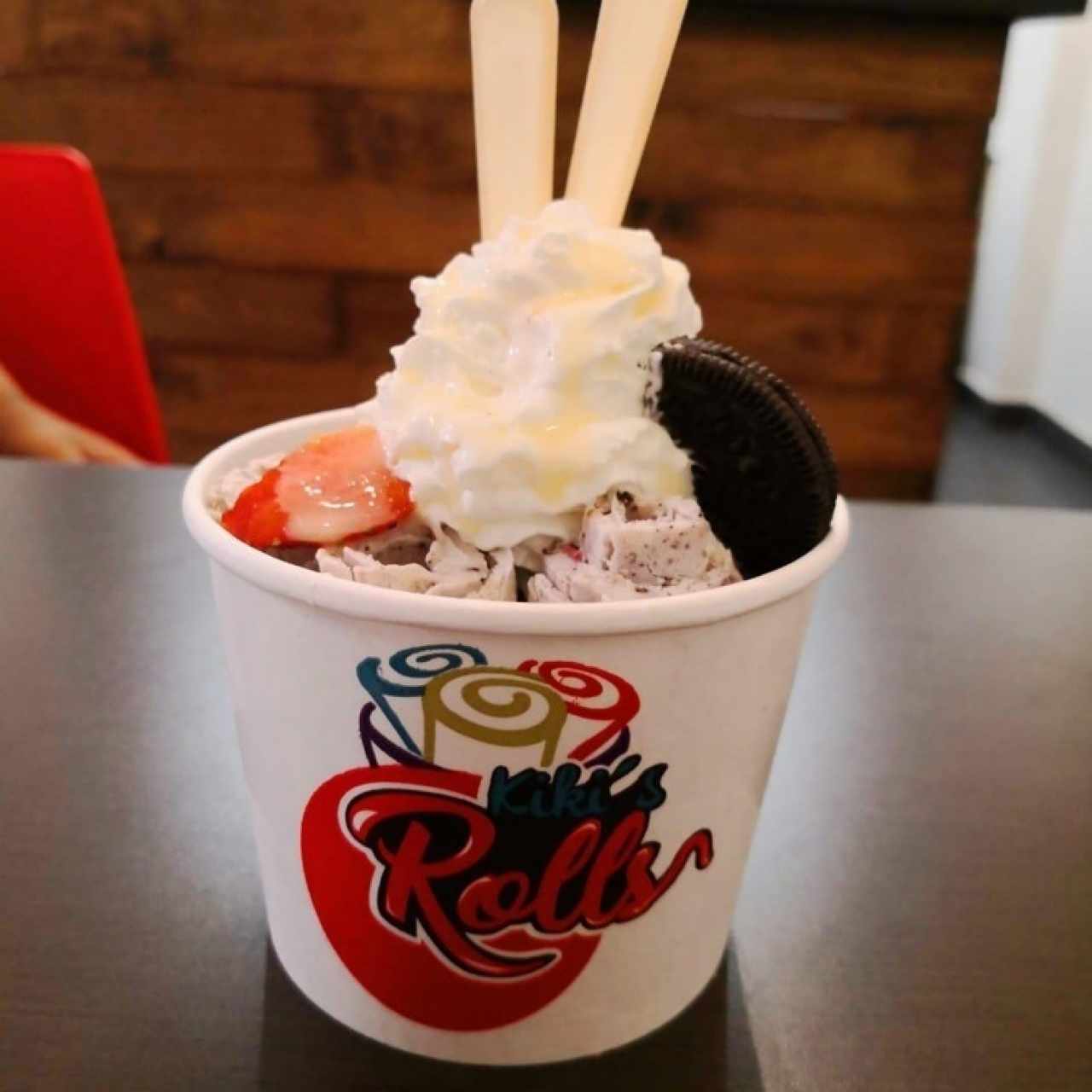 ice cream roll de fresa y oreo